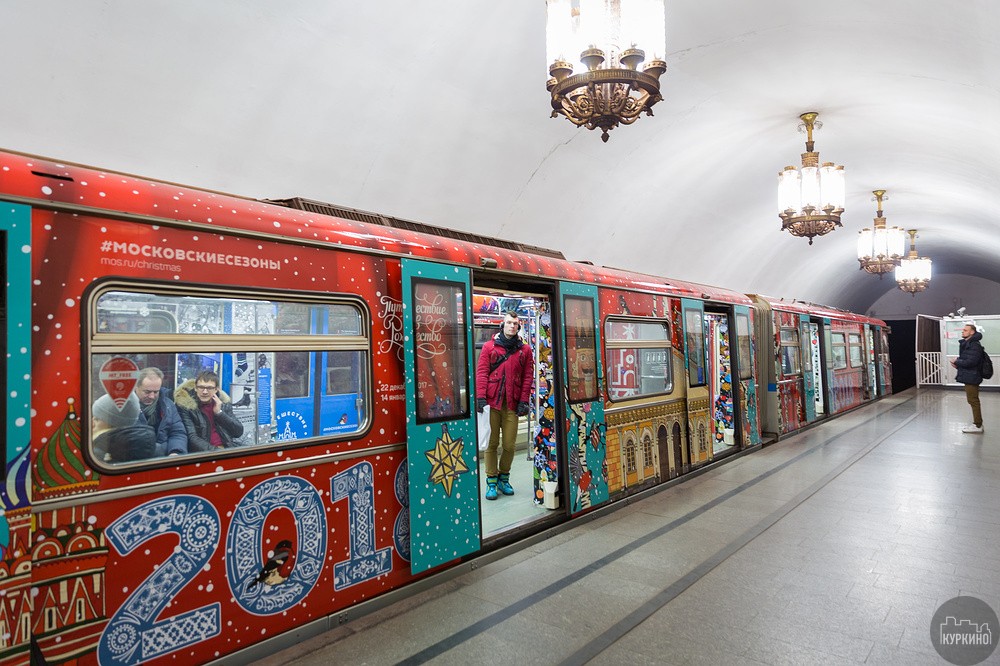 рождественский поезд в метро