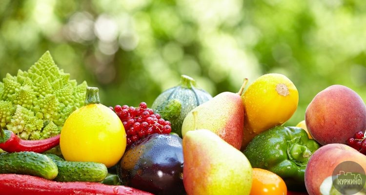 Лето — сезон здоровья. Зарядиться бодростью, отличным настроением и витаминами на целый год нам помогают ягоды и фрукты. С наступлением лета всем хочется как можно скорее полакомиться свежими овощами и фруктами.