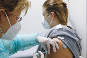 Вакцину «Спутник Лайт» испытают в столичных поликлиниках