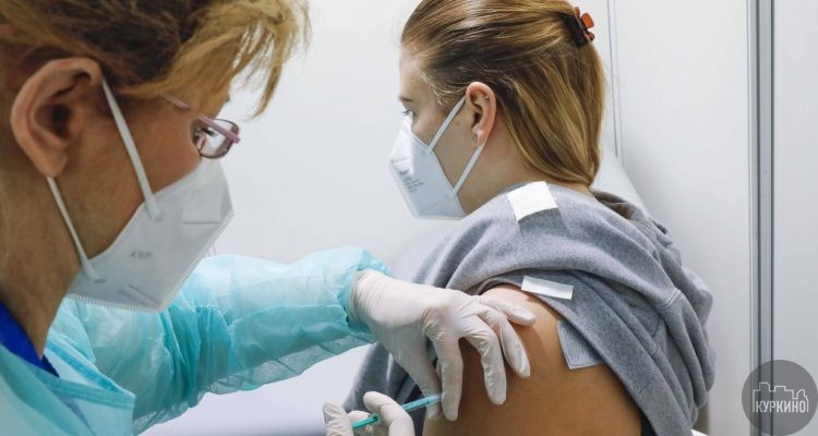 Вакцину «Спутник Лайт» испытают в столичных поликлиниках